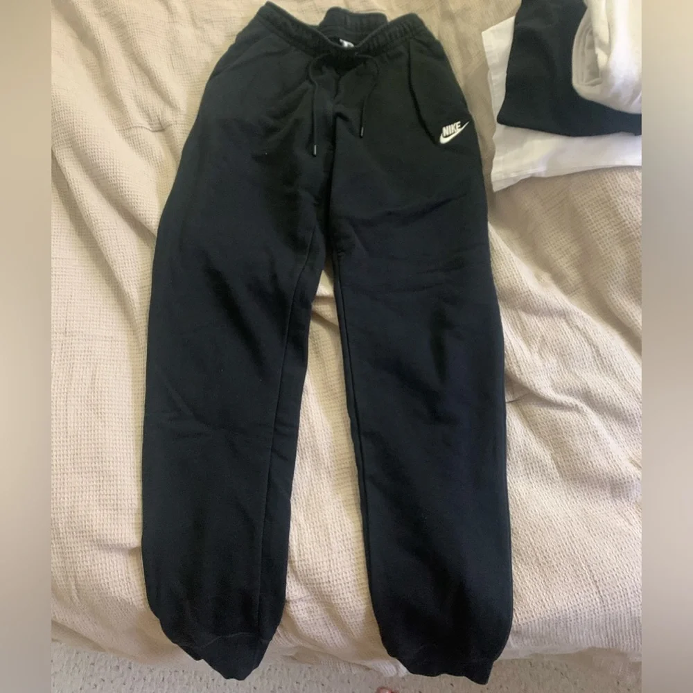 Womens Black Nike Sweats - Picture 1 of 1
